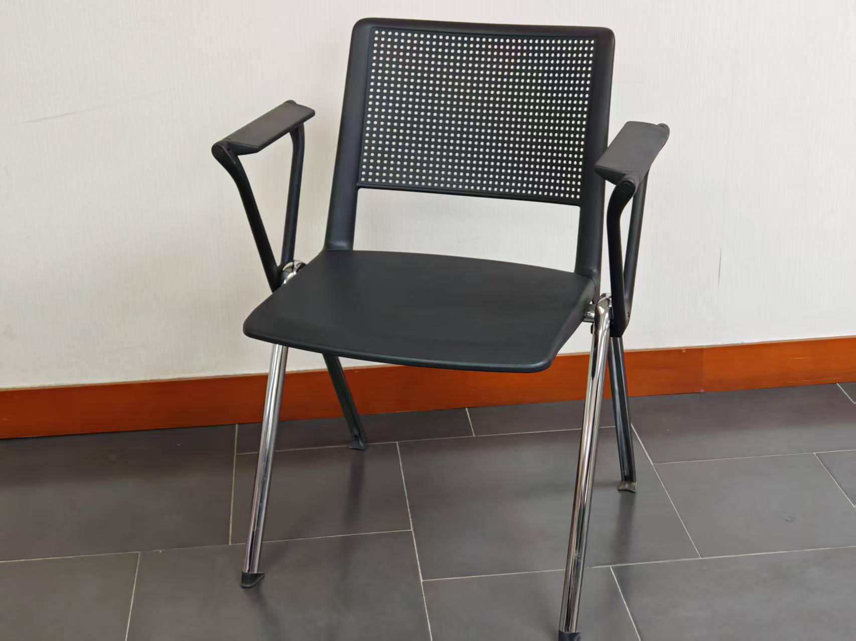 進口品牌Cerantola二手黑色會議椅四腳凳員工椅班前椅