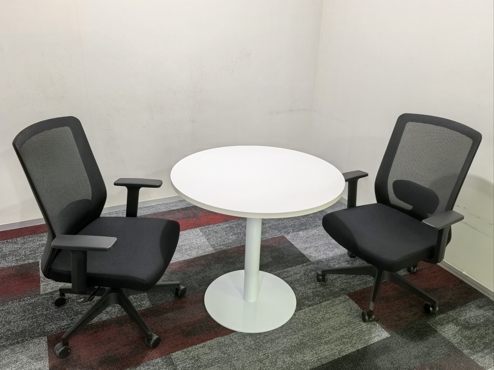 國產品牌全新白色圓形洽談桌咖啡桌接待桌