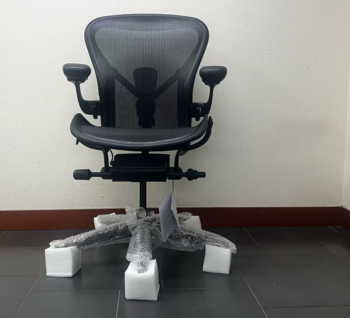 （114790）Hermanmiller/赫曼米勒全新Aeron2網佈轉椅辦公椅人體工學椅黑