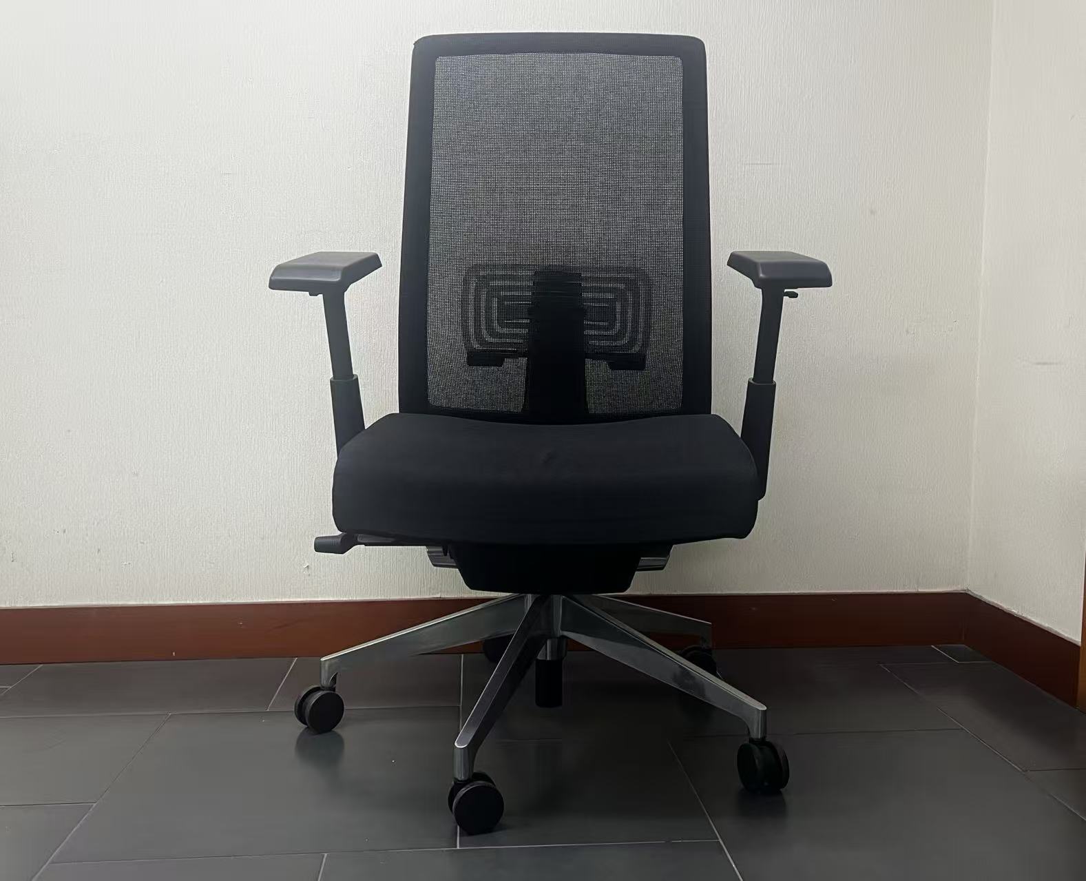 （109962）國産品牌全新網佈轉椅辦公椅黑陞降扶手